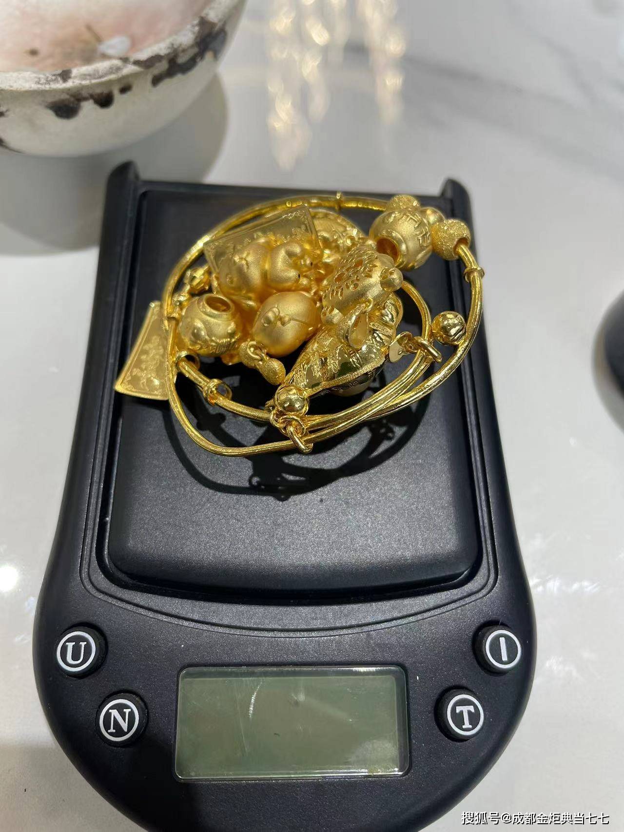 大庆最新24小时上门回收金价方法分析(最方便真实的大庆24小时上门回收黄金方法)
